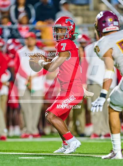 Thumbnail 1 in Deer Park vs. North Shore (UIL 6A D1 Football Bi-District) photogallery.