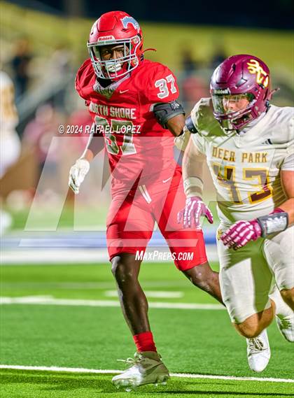 Thumbnail 2 in Deer Park vs. North Shore (UIL 6A D1 Football Bi-District) photogallery.