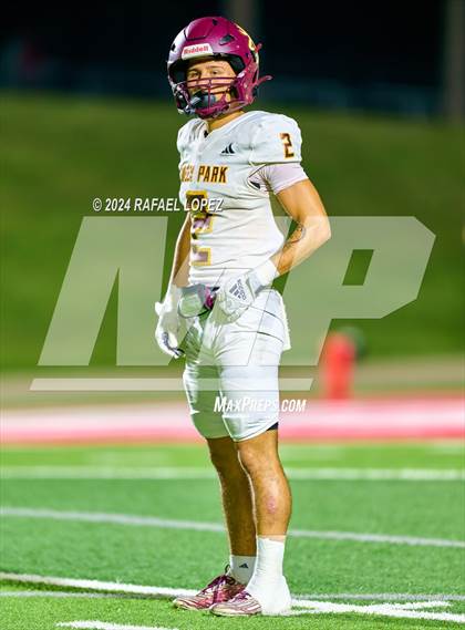 Thumbnail 2 in Deer Park vs. North Shore (UIL 6A D1 Football Bi-District) photogallery.