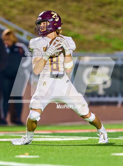 Thumbnail 2 in Deer Park vs. North Shore (UIL 6A D1 Football Bi-District) photogallery.