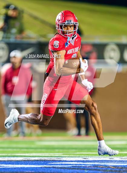 Thumbnail 3 in Deer Park vs. North Shore (UIL 6A D1 Football Bi-District) photogallery.