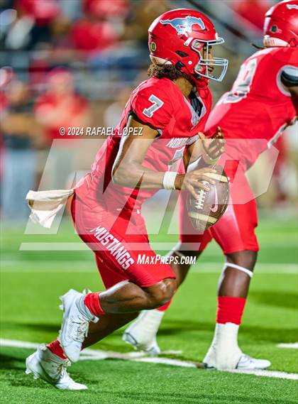 Thumbnail 1 in Deer Park vs. North Shore (UIL 6A D1 Football Bi-District) photogallery.