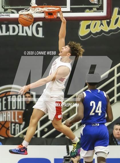 Thumbnail 3 in Mater Dei vs. Bishop O'Connell (Spalding Hoophall Classic) photogallery.