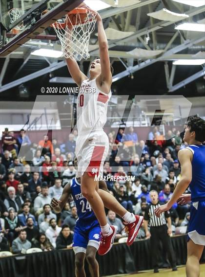 Thumbnail 3 in Mater Dei vs. Bishop O'Connell (Spalding Hoophall Classic) photogallery.