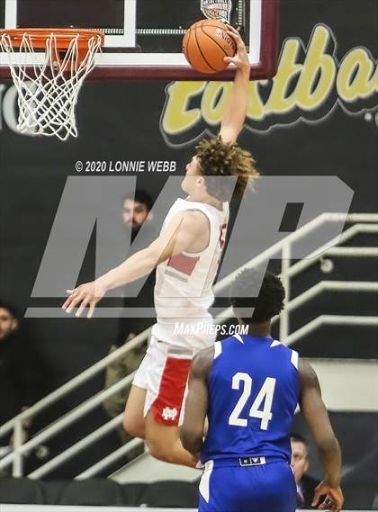 Thumbnail 2 in Mater Dei vs. Bishop O'Connell (Spalding Hoophall Classic) photogallery.