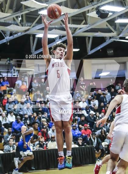 Thumbnail 3 in Mater Dei vs. Bishop O'Connell (Spalding Hoophall Classic) photogallery.