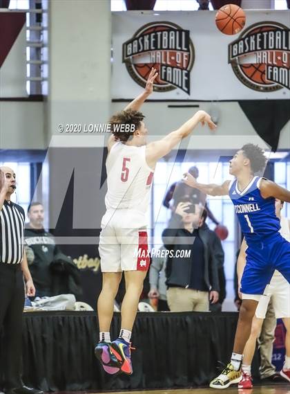 Thumbnail 3 in Mater Dei vs. Bishop O'Connell (Spalding Hoophall Classic) photogallery.