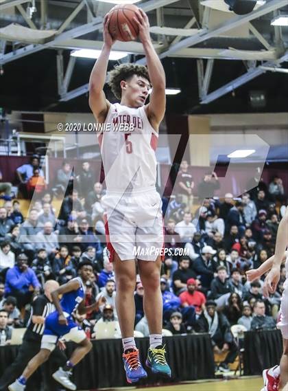 Thumbnail 1 in Mater Dei vs. Bishop O'Connell (Spalding Hoophall Classic) photogallery.