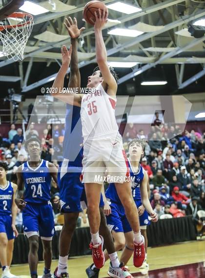 Thumbnail 1 in Mater Dei vs. Bishop O'Connell (Spalding Hoophall Classic) photogallery.
