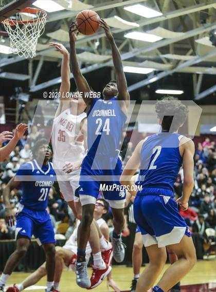 Thumbnail 2 in Mater Dei vs. Bishop O'Connell (Spalding Hoophall Classic) photogallery.