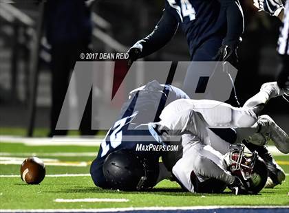 Thumbnail 2 in Peoria @ Hillcrest (IHSA Class 5A 1st Round Playoff) photogallery.