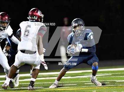 Thumbnail 1 in Peoria @ Hillcrest (IHSA Class 5A 1st Round Playoff) photogallery.