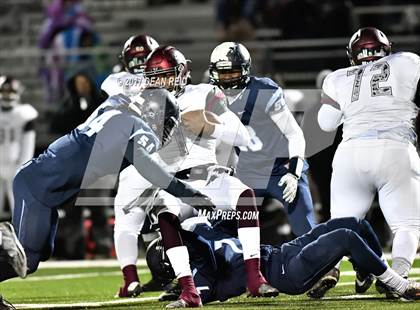 Thumbnail 2 in Peoria @ Hillcrest (IHSA Class 5A 1st Round Playoff) photogallery.