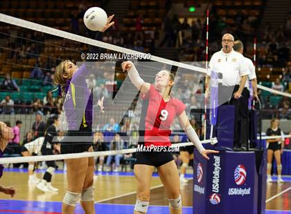 Thumbnail 3 in Kit Carson vs. La Veta (CHSAA 1A State Championship Round 1) photogallery.