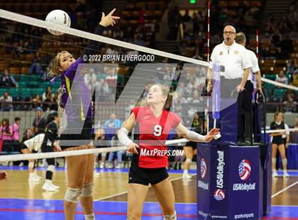 Thumbnail 1 in Kit Carson vs. La Veta (CHSAA 1A State Championship Round 1) photogallery.