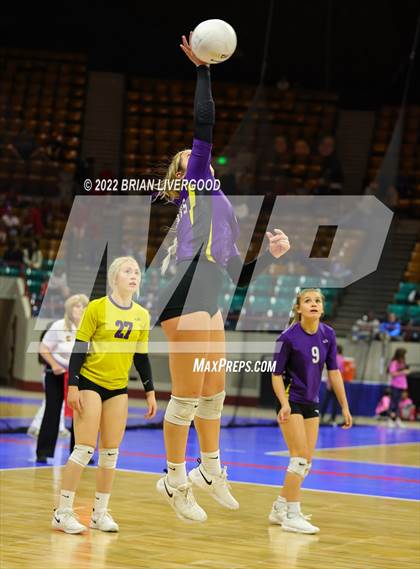 Thumbnail 3 in Kit Carson vs. La Veta (CHSAA 1A State Championship Round 1) photogallery.