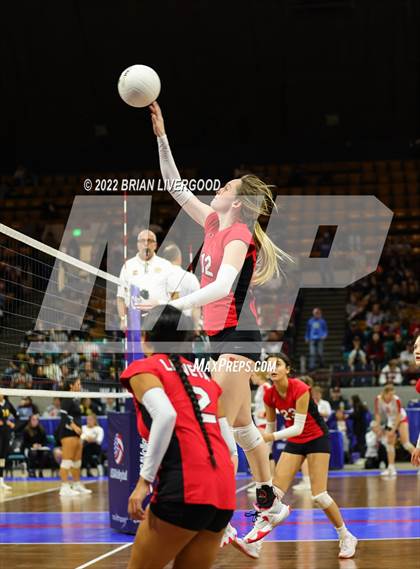 Thumbnail 3 in Kit Carson vs. La Veta (CHSAA 1A State Championship Round 1) photogallery.