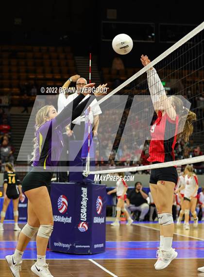 Thumbnail 1 in Kit Carson vs. La Veta (CHSAA 1A State Championship Round 1) photogallery.