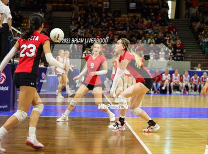 Thumbnail 3 in Kit Carson vs. La Veta (CHSAA 1A State Championship Round 1) photogallery.