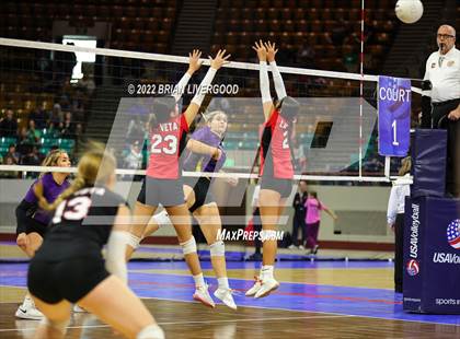 Thumbnail 3 in Kit Carson vs. La Veta (CHSAA 1A State Championship Round 1) photogallery.