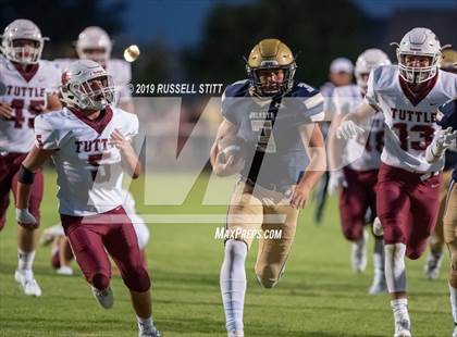 Thumbnail 2 in Tuttle vs Kingfisher photogallery.