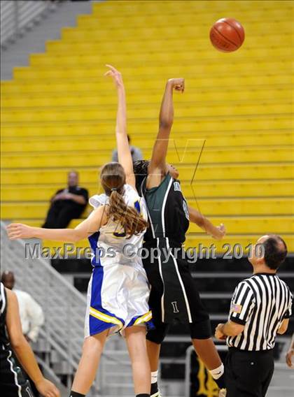Thumbnail 2 in Agoura vs. Inglewood (CIF SS D3AA Final) photogallery.