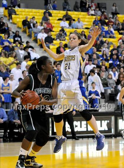 Thumbnail 2 in Agoura vs. Inglewood (CIF SS D3AA Final) photogallery.