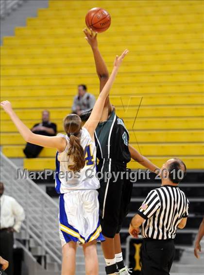 Thumbnail 1 in Agoura vs. Inglewood (CIF SS D3AA Final) photogallery.