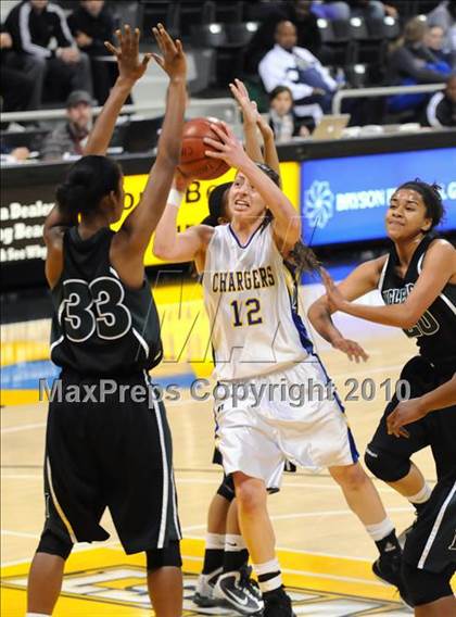 Thumbnail 2 in Agoura vs. Inglewood (CIF SS D3AA Final) photogallery.