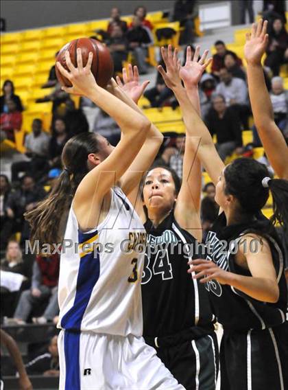 Thumbnail 2 in Agoura vs. Inglewood (CIF SS D3AA Final) photogallery.