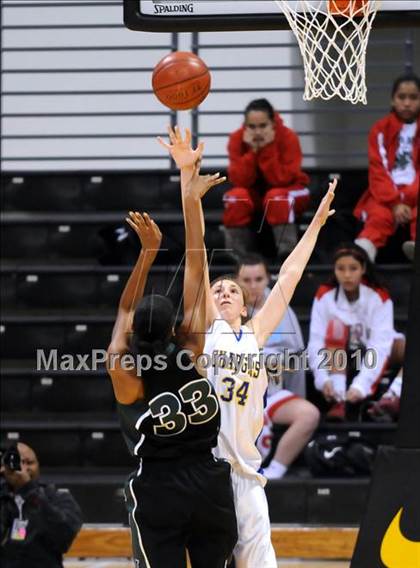 Thumbnail 2 in Agoura vs. Inglewood (CIF SS D3AA Final) photogallery.
