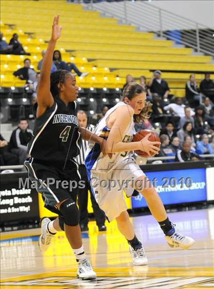 Thumbnail 2 in Agoura vs. Inglewood (CIF SS D3AA Final) photogallery.