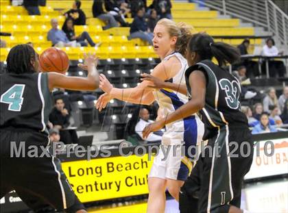 Thumbnail 1 in Agoura vs. Inglewood (CIF SS D3AA Final) photogallery.