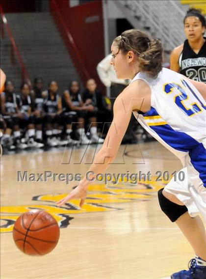 Thumbnail 3 in Agoura vs. Inglewood (CIF SS D3AA Final) photogallery.