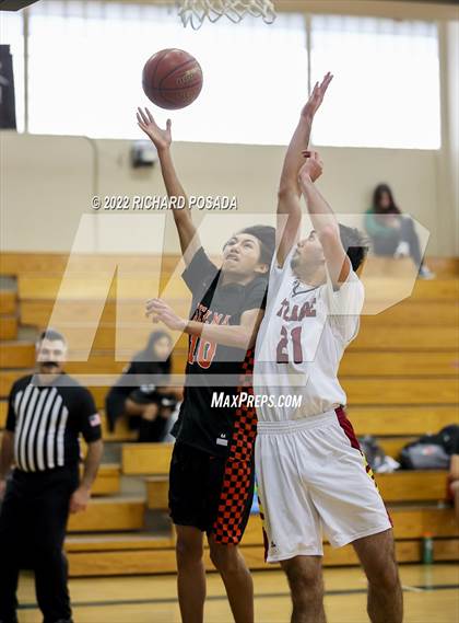 Thumbnail 3 in Selma vs. Tulare Union photogallery.