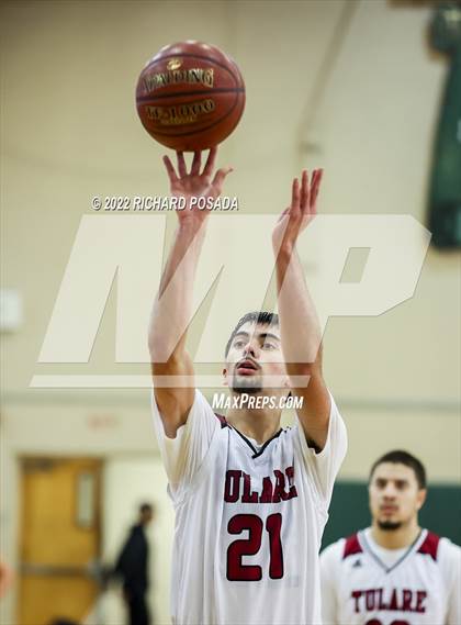 Thumbnail 1 in Selma vs. Tulare Union photogallery.