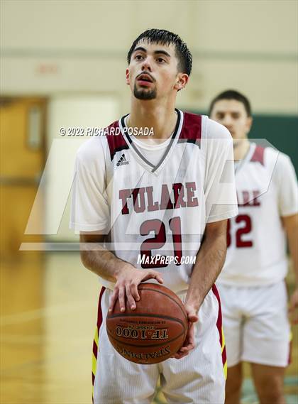 Thumbnail 2 in Selma vs. Tulare Union photogallery.