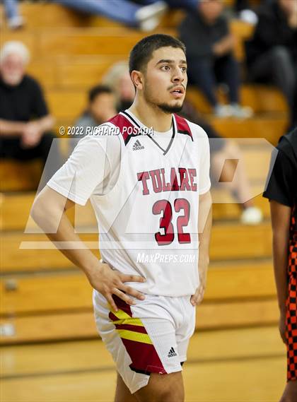 Thumbnail 2 in Selma vs. Tulare Union photogallery.