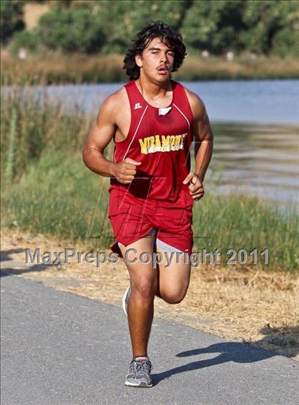 Thumbnail 3 in East Bakersfield Invitational photogallery.