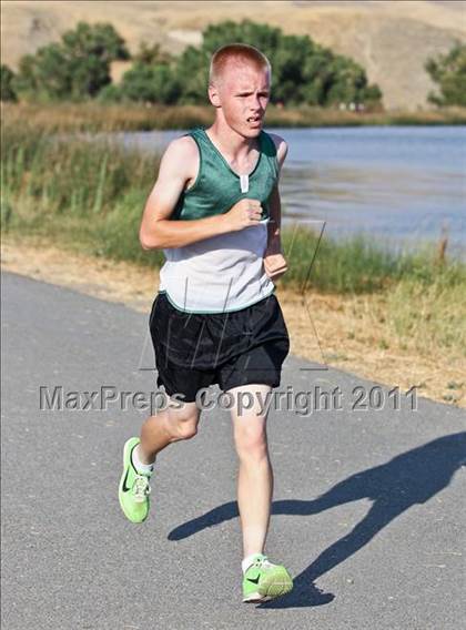 Thumbnail 1 in East Bakersfield Invitational photogallery.