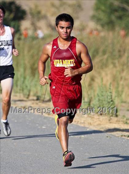 Thumbnail 2 in East Bakersfield Invitational photogallery.