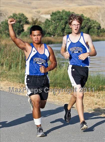 Thumbnail 3 in East Bakersfield Invitational photogallery.