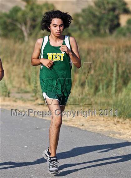 Thumbnail 3 in East Bakersfield Invitational photogallery.