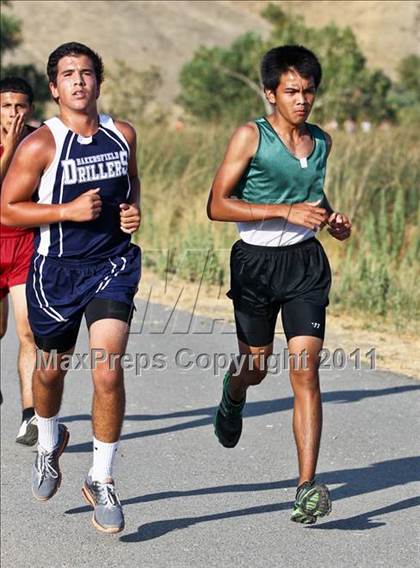 Thumbnail 3 in East Bakersfield Invitational photogallery.
