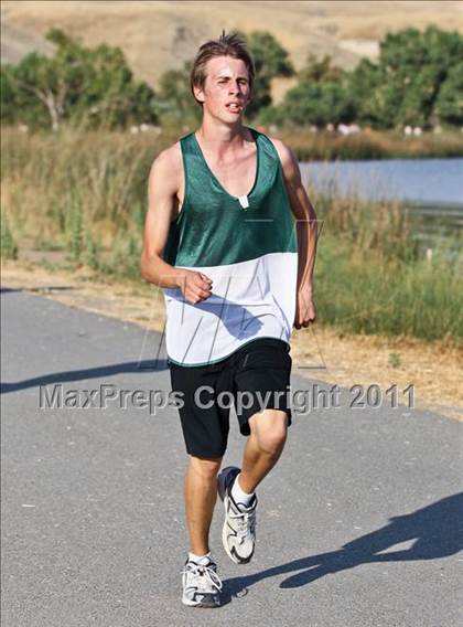 Thumbnail 2 in East Bakersfield Invitational photogallery.