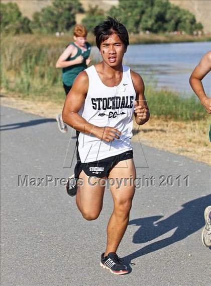 Thumbnail 1 in East Bakersfield Invitational photogallery.