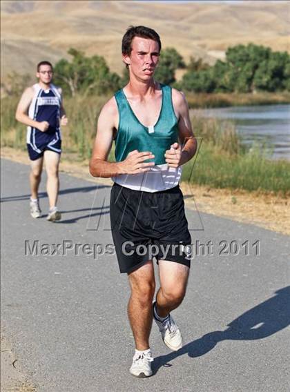 Thumbnail 3 in East Bakersfield Invitational photogallery.