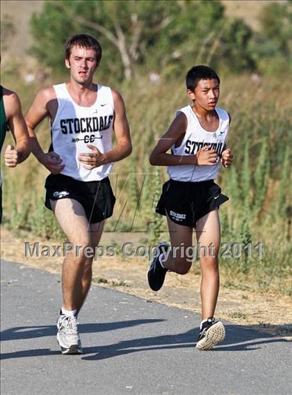 Thumbnail 1 in East Bakersfield Invitational photogallery.