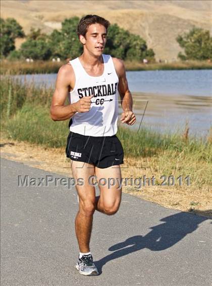 Thumbnail 3 in East Bakersfield Invitational photogallery.