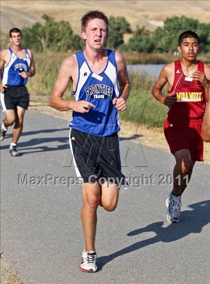 Thumbnail 2 in East Bakersfield Invitational photogallery.
